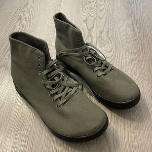 Size 11 men’a NoBull Hi top trainers